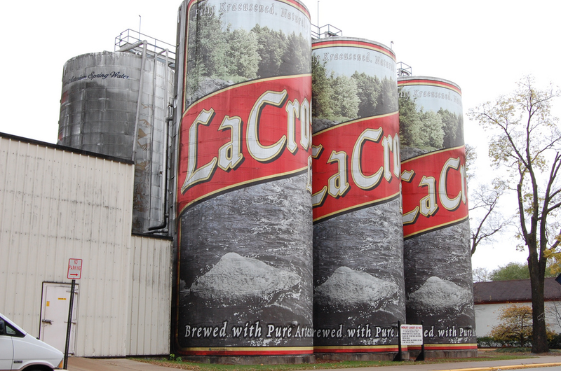 Illustration for article titled These Buildings Could Be The Food And Drink Of Giants